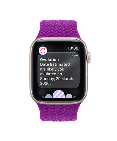 Apple Watch Series 12，太空灰鋁金屬錶殼，配搭洋紅色編織單圈手環，展示排卵日期回溯推算通知