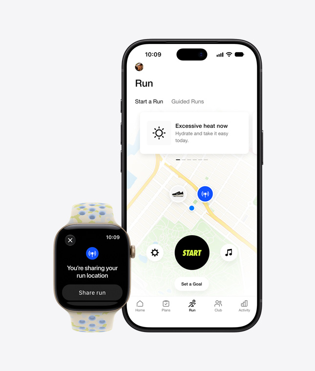 Apple Watch Series 12 med urkasse i aluminium i farven lyst guld, Nike Sport Loop-rem i farven Pavement Grey (mørkegrå med mellemgråt vævet mønster og røde detaljer), skærmen viser lokalitetsdeling, iPhone 18 Pro med Nike Run Club-appen viser et kort over en udendørs løbetur