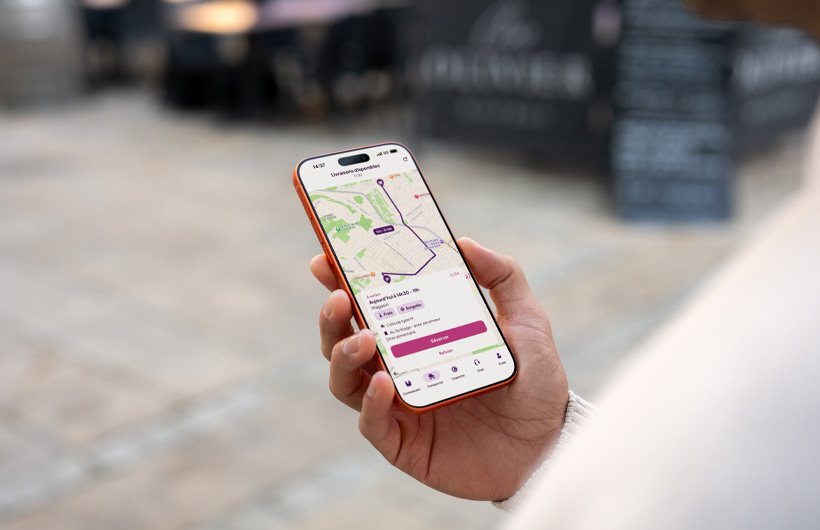 註冊司機可在 Tut Tut app 上選擇配送任務，並使用 Apple「地圖」導航至顧客所在地。