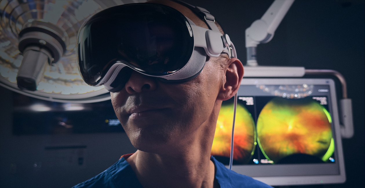 Un chirurgien porte l’Apple Vision Pro en salle d’opération.