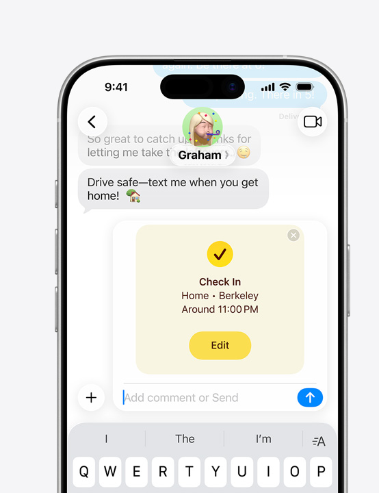 Layar iPhone menampilkan utas Pesan dengan fitur Check In sedang digunakan