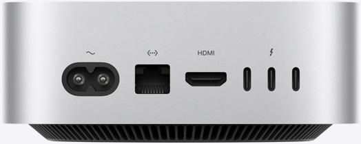 Sidabro spalvos „Mac mini“ vaizdas iš galo, matomi galiniai prievadai: vienas maitinimo prievadas, vienas eterneto prievadas, vienas HDMI prievadas ir trys „Thunderbolt“ prievadai.