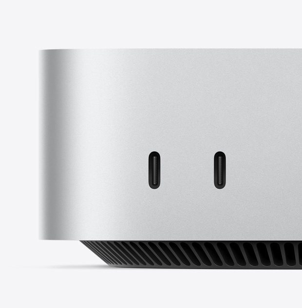 „Mac mini“ priekinių USB‑C prievadų vaizdas stambiu planu
