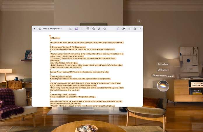 Apple Vision Pro Ansicht, ein Dokument über fotografische Praktiken ist geöffnet, daneben schweben Siri Vorschläge, darunter Korrekturlesen, Umformulieren und Wie klingt das?